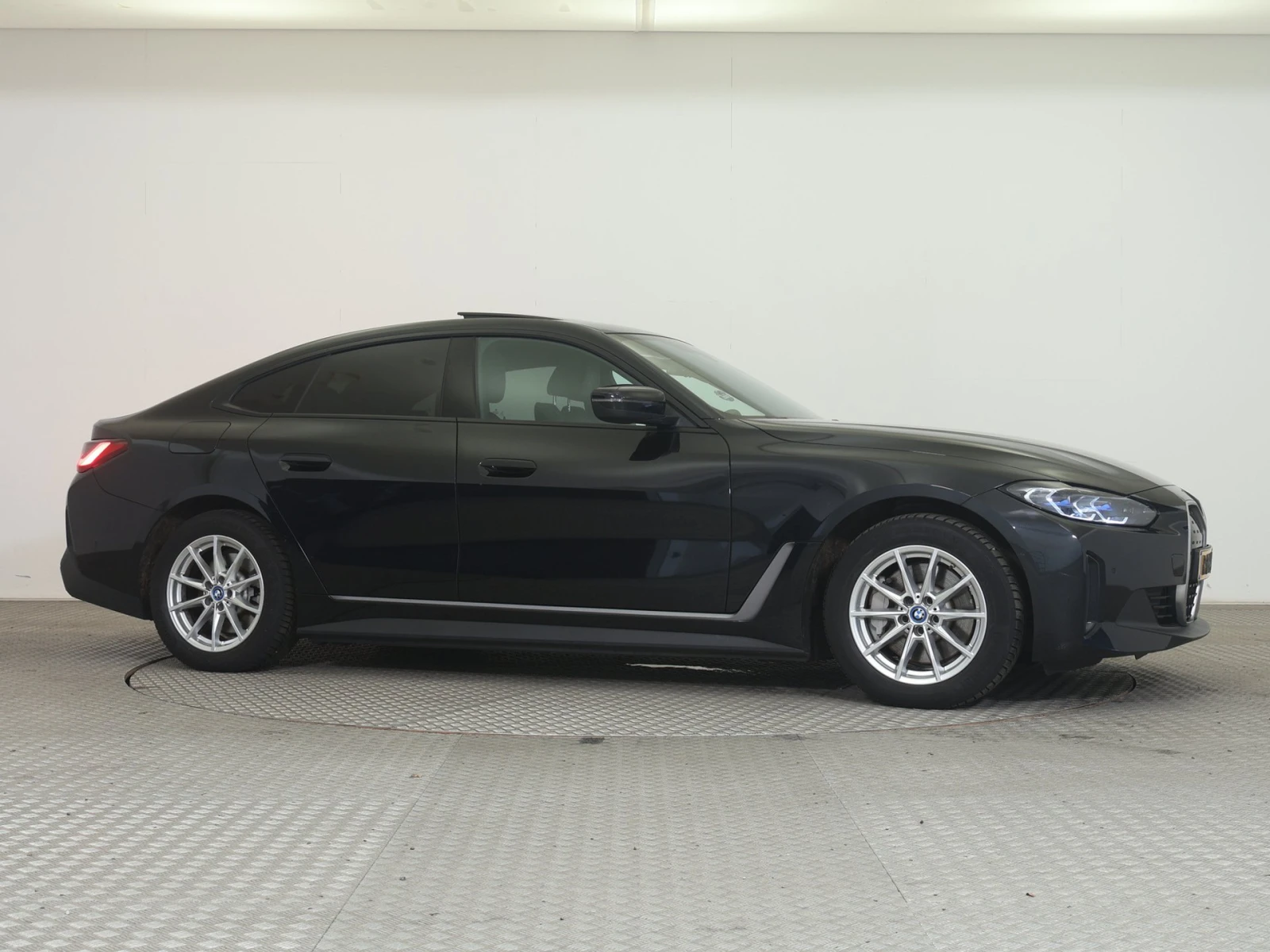 BMW i4  - изображение 3