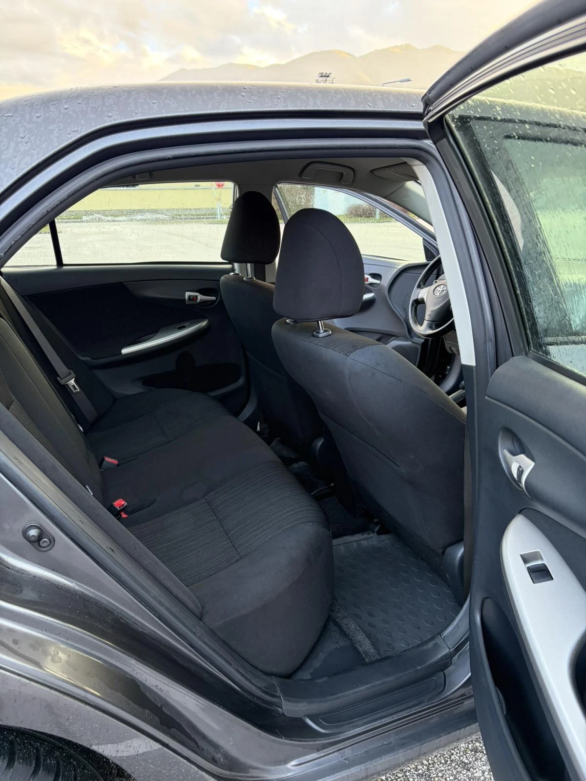 Toyota Corolla | Mobile.bg � ����������� 11