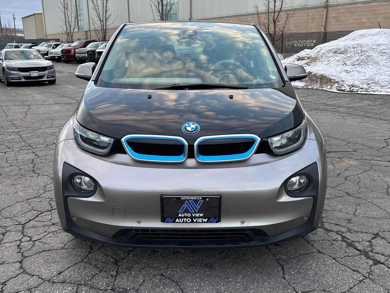 BMW i3 * 4dr HB * KEYLESS* ПОДГРЕВ* PANO*  - изображение 6