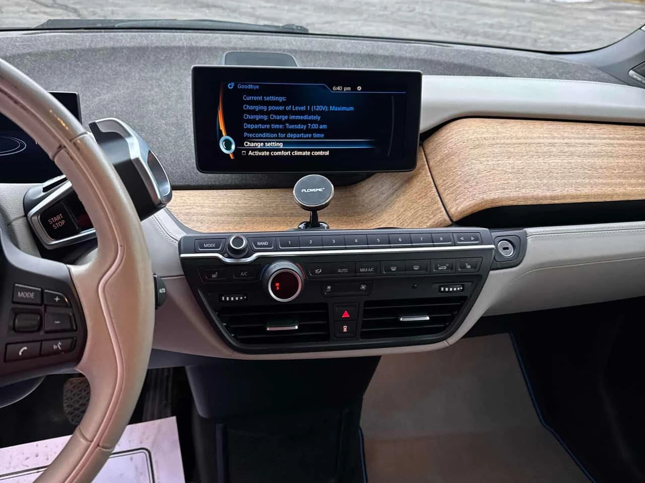 BMW i3 * 4dr HB * KEYLESS* ПОДГРЕВ* PANO*  - изображение 9