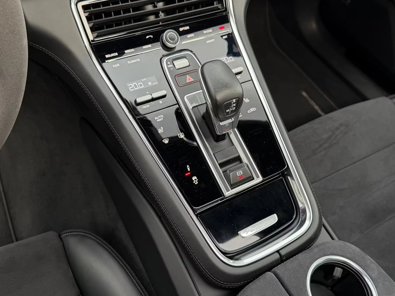 Porsche Panamera GTS/460HP/HUD/MATRIX/360/PANO/CHRONO/175z, снимка 16 - Автомобили и джипове - 53885904