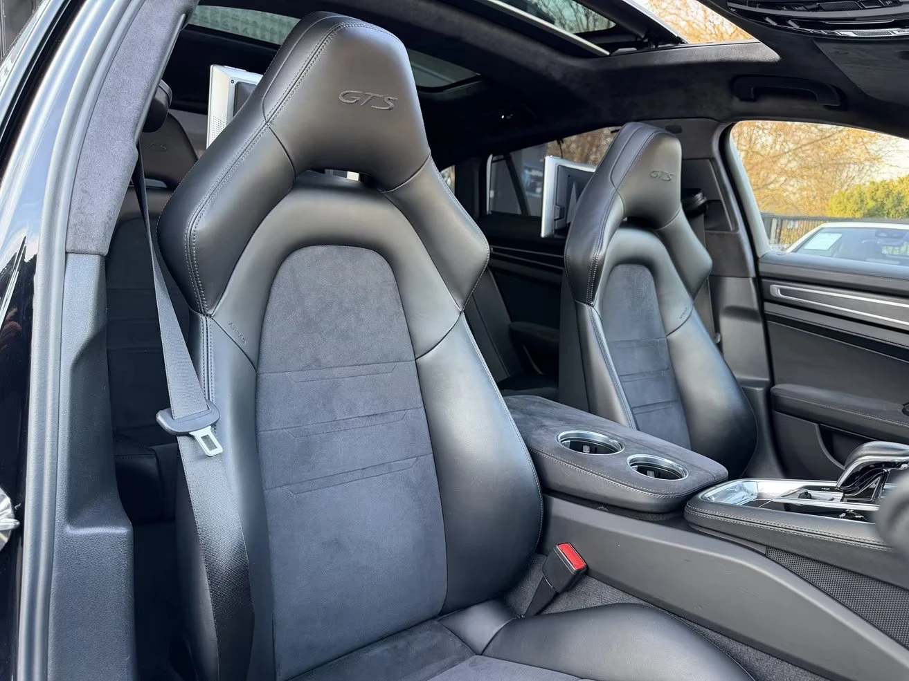 Porsche Panamera GTS/460HP/HUD/MATRIX/360/PANO/CHRONO/175z, снимка 12 - Автомобили и джипове - 53885904