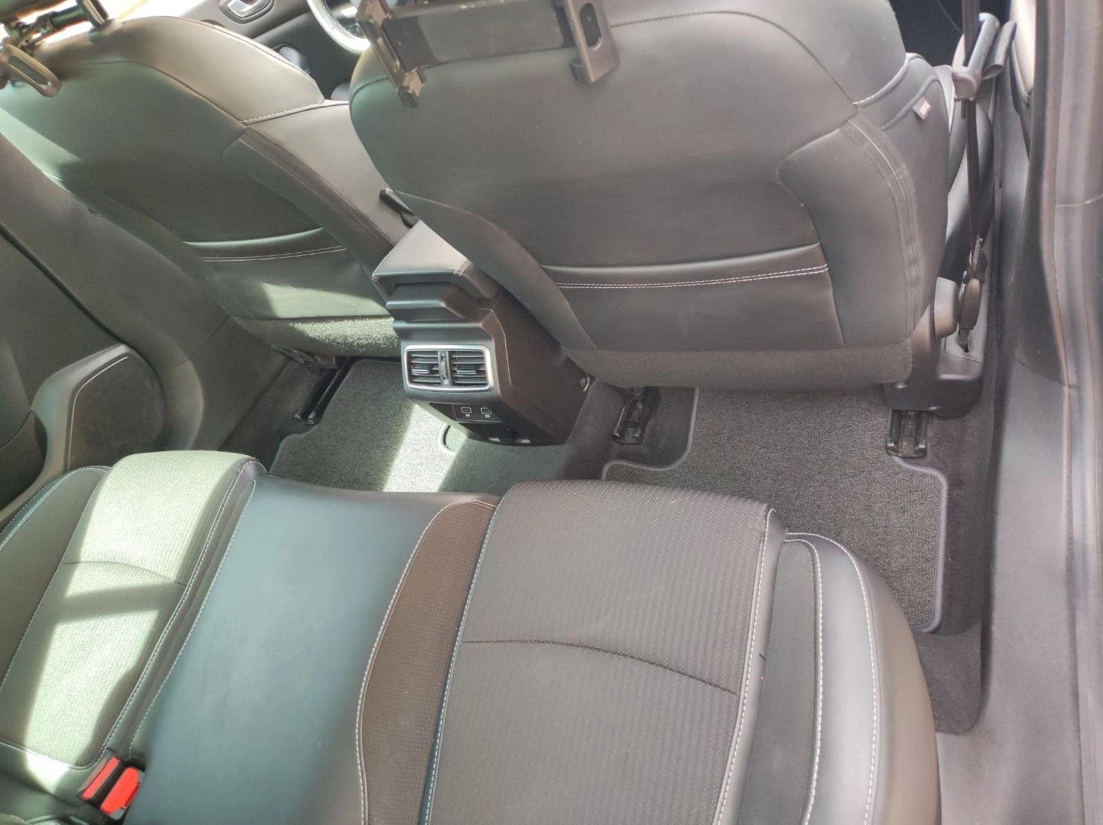 Renault Megane 1.3 tce, снимка 15 - Автомобили и джипове - 54015137