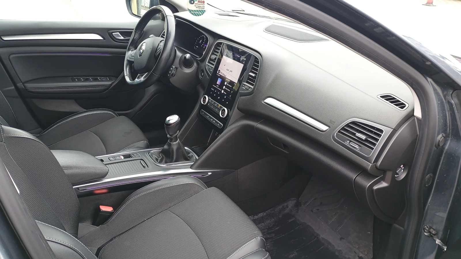 Renault Megane 1.3 tce, снимка 7 - Автомобили и джипове - 54015137