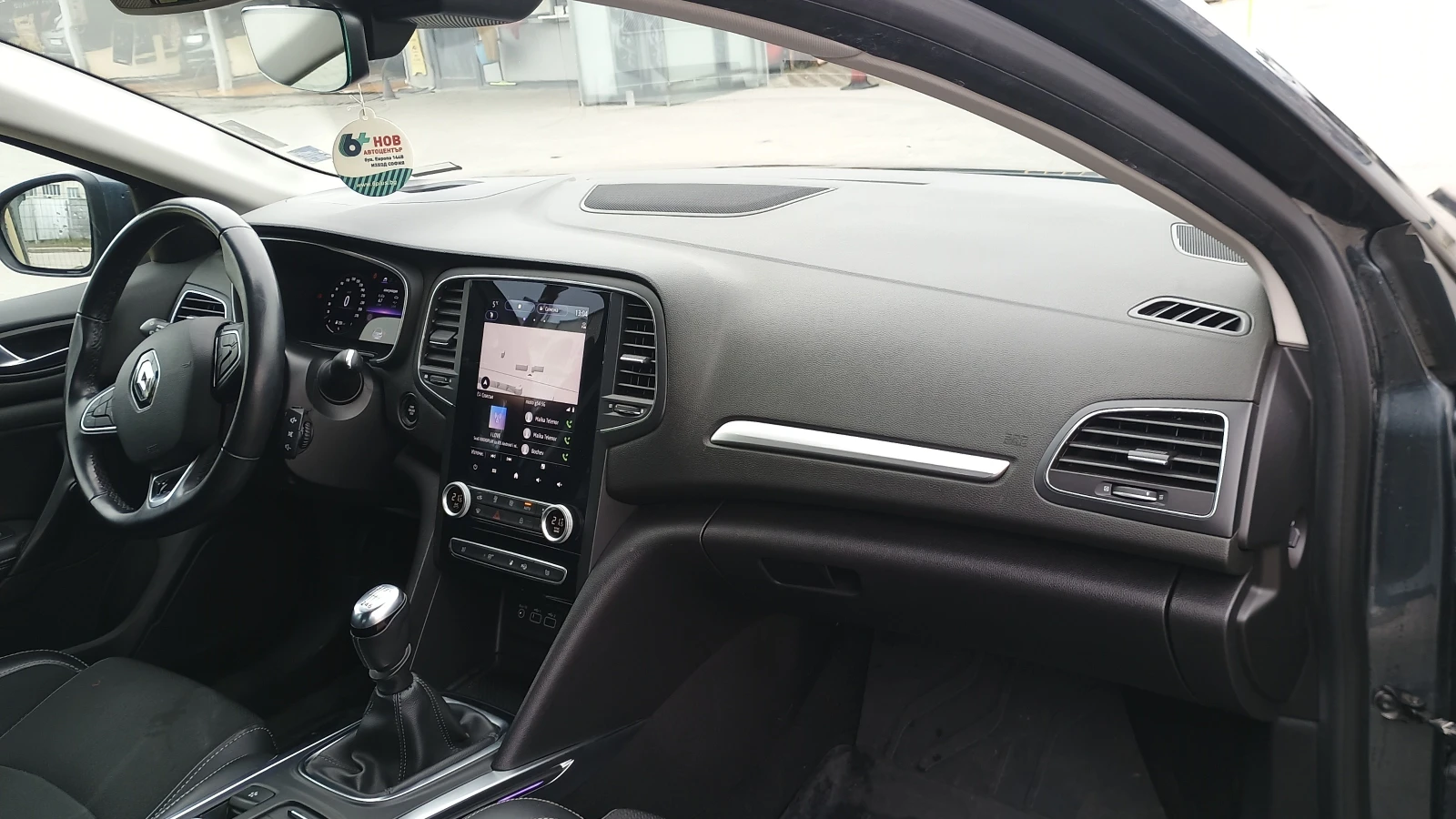 Renault Megane 1.3 tce, снимка 8 - Автомобили и джипове - 54015137