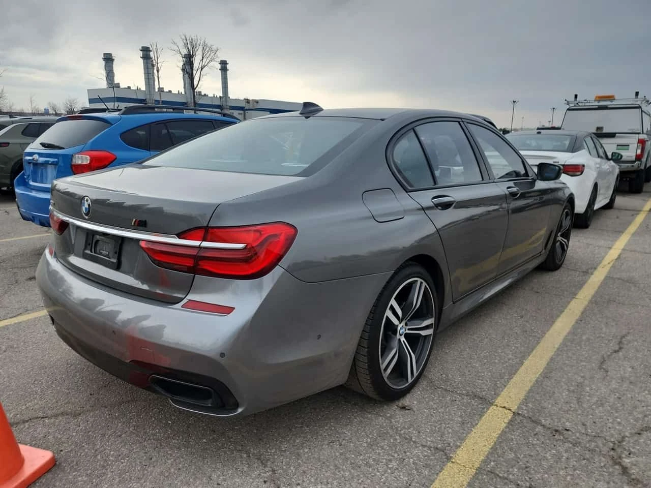 BMW 750 I XDRIVE| SWAROWSKI| HARMAN KARDON| MAСАЖИ| PANO, снимка 3 - Автомобили и джипове - 54171900