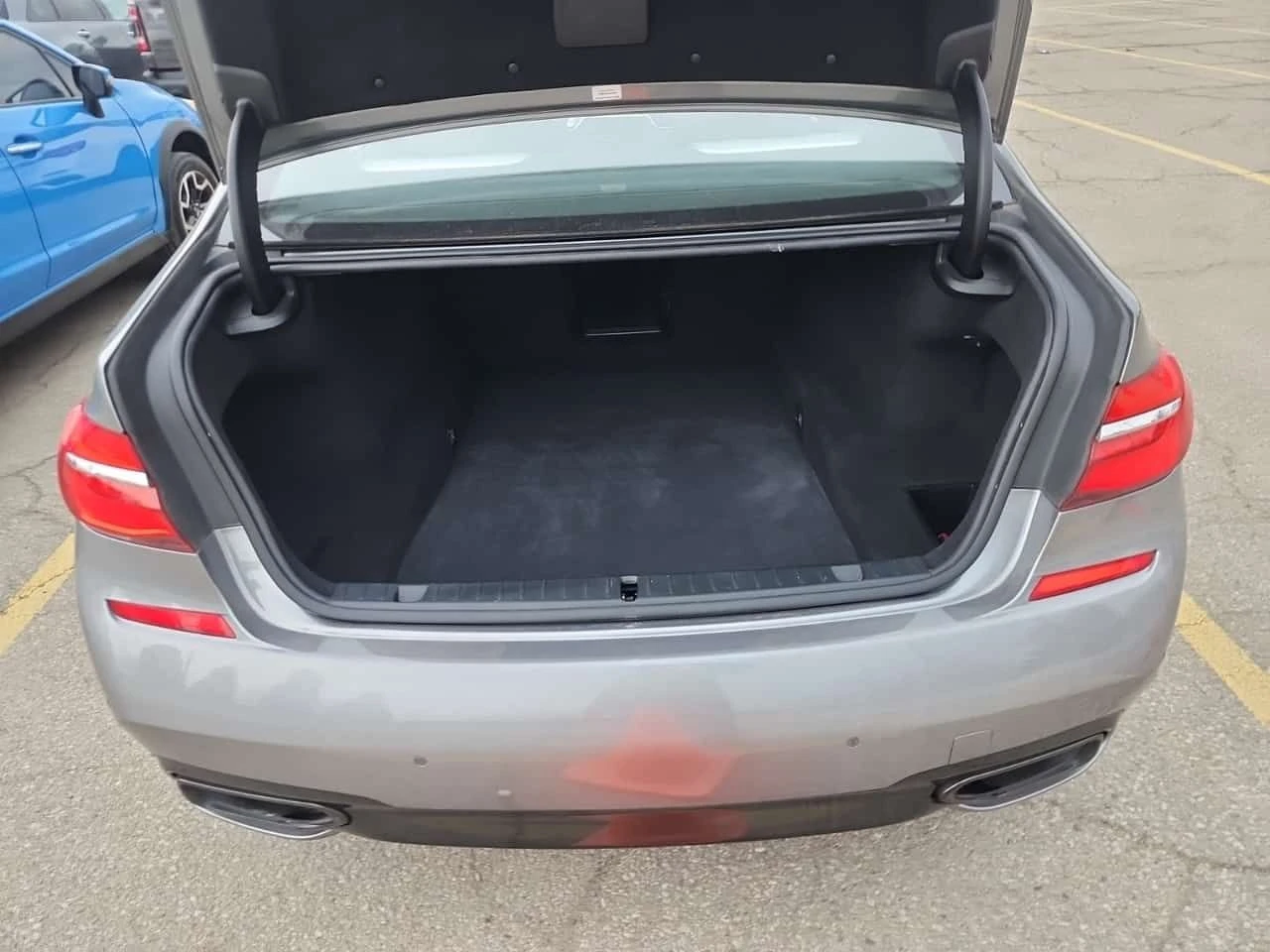 BMW 750 I XDRIVE| SWAROWSKI| HARMAN KARDON| MAСАЖИ| PANO, снимка 5 - Автомобили и джипове - 54171900