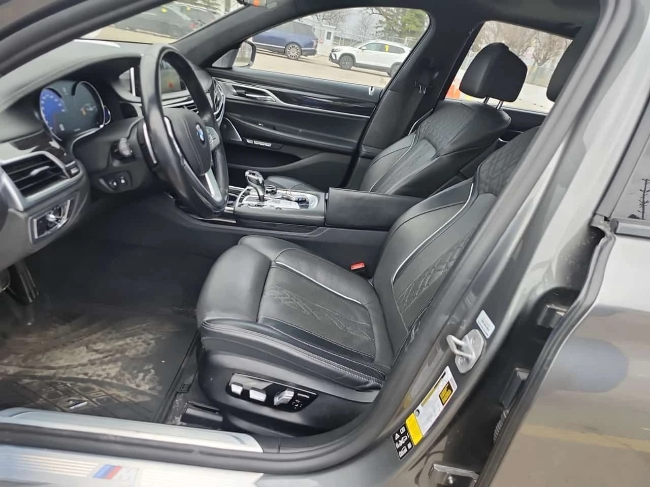 BMW 750 I XDRIVE| SWAROWSKI| HARMAN KARDON| MAСАЖИ| PANO, снимка 9 - Автомобили и джипове - 54171900