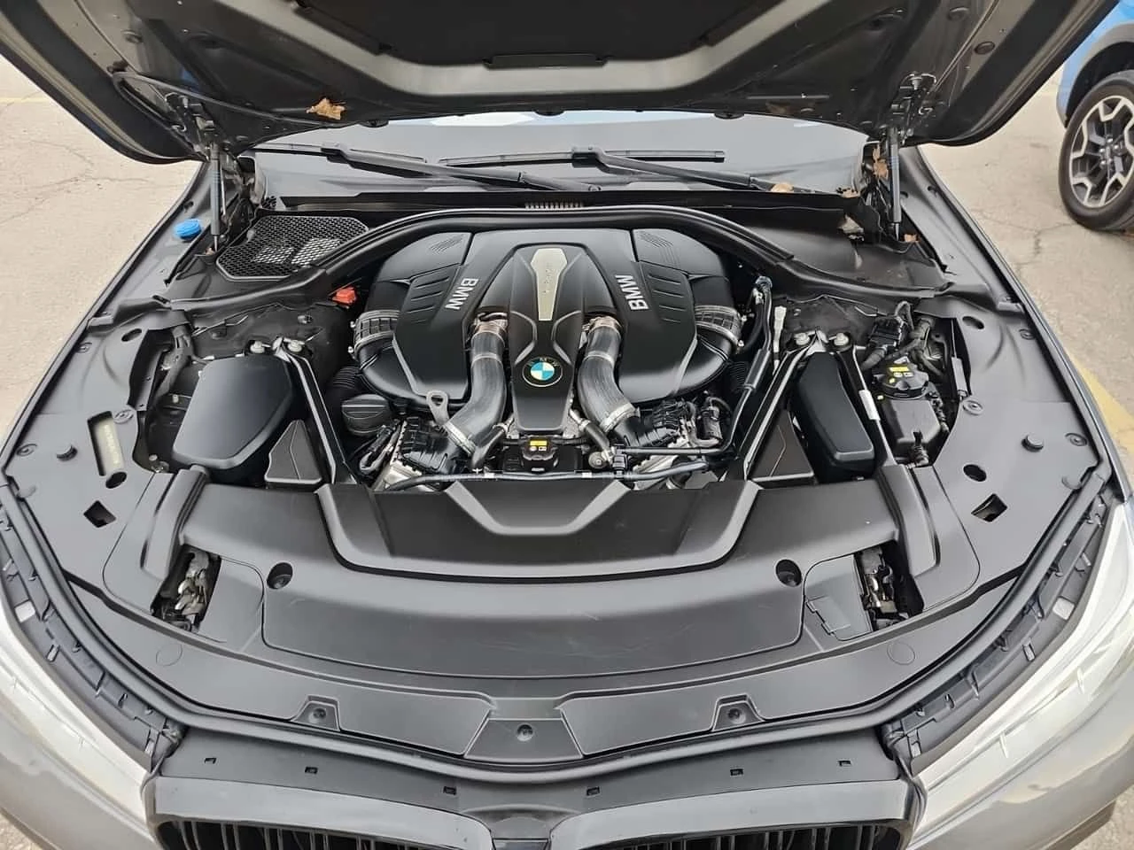 BMW 750 I XDRIVE| SWAROWSKI| HARMAN KARDON| MAСАЖИ| PANO, снимка 8 - Автомобили и джипове - 54171900