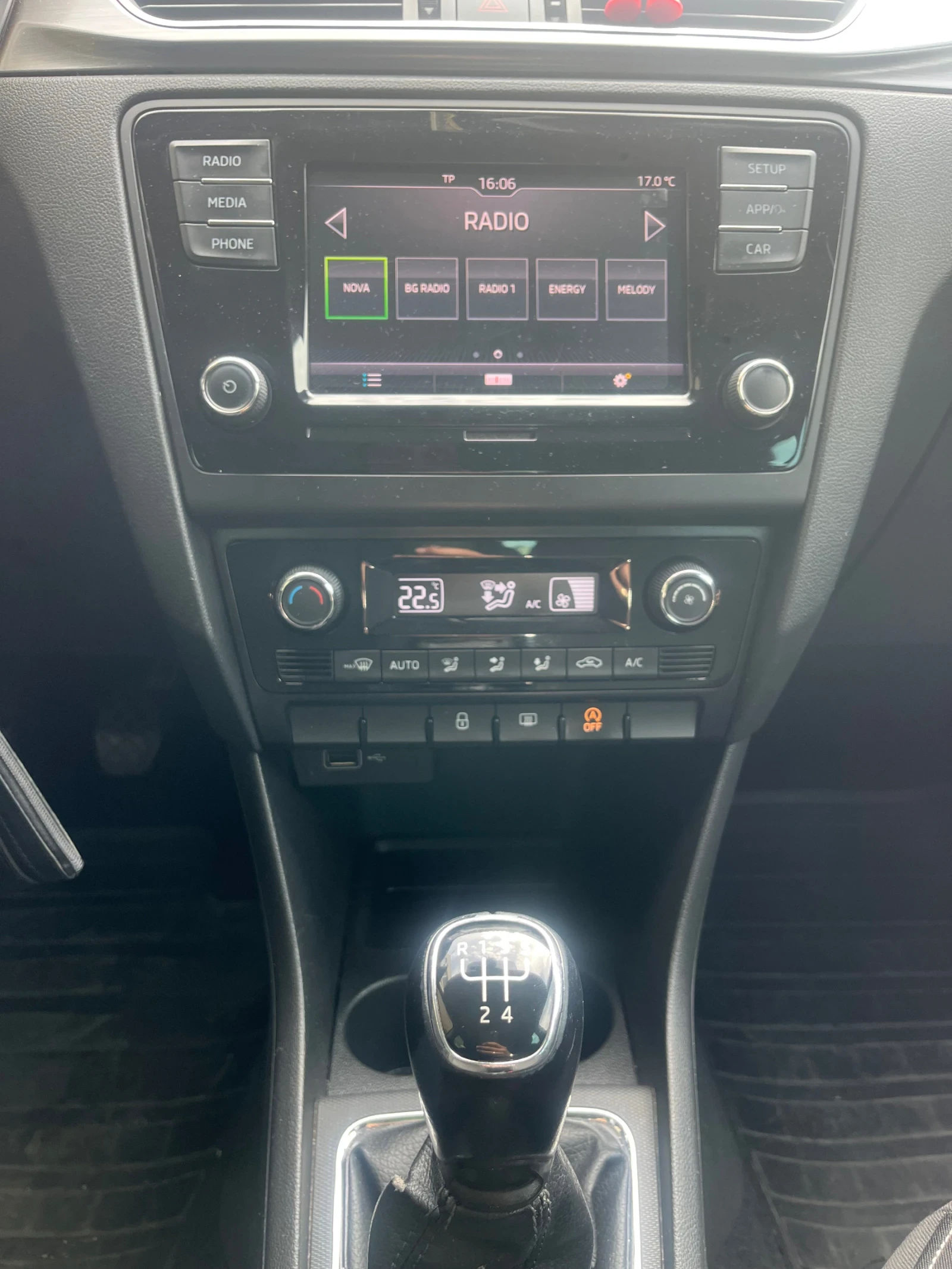 Skoda Rapid 1.6 TDI, снимка 7 - Автомобили и джипове - 54199045