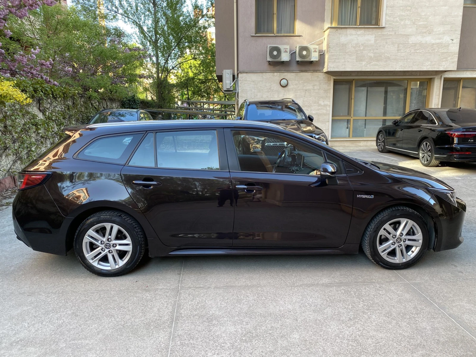 Toyota Corolla 1.8 HYBRID/ Българска в Гранция!, снимка 4 - Автомобили и джипове - 54335738