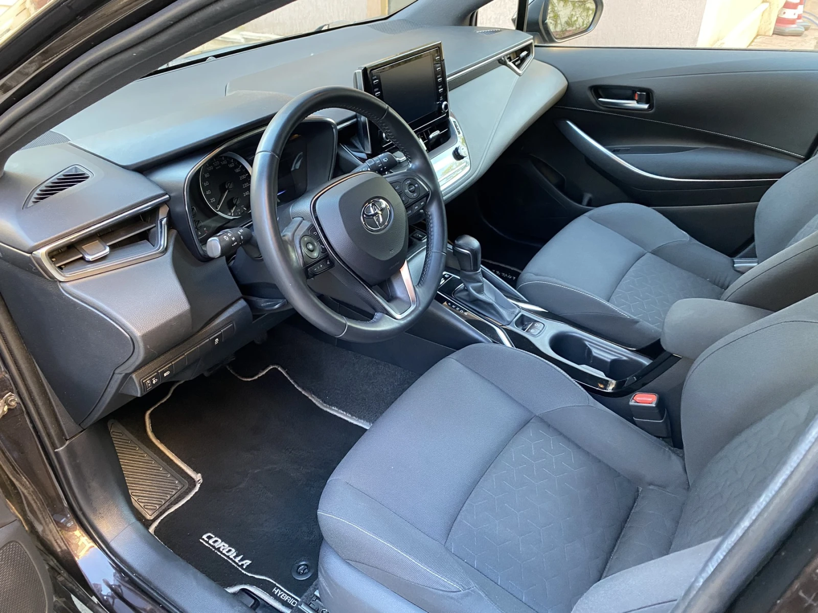 Toyota Corolla 1.8 HYBRID/ Българска в Гранция!, снимка 10 - Автомобили и джипове - 54335738