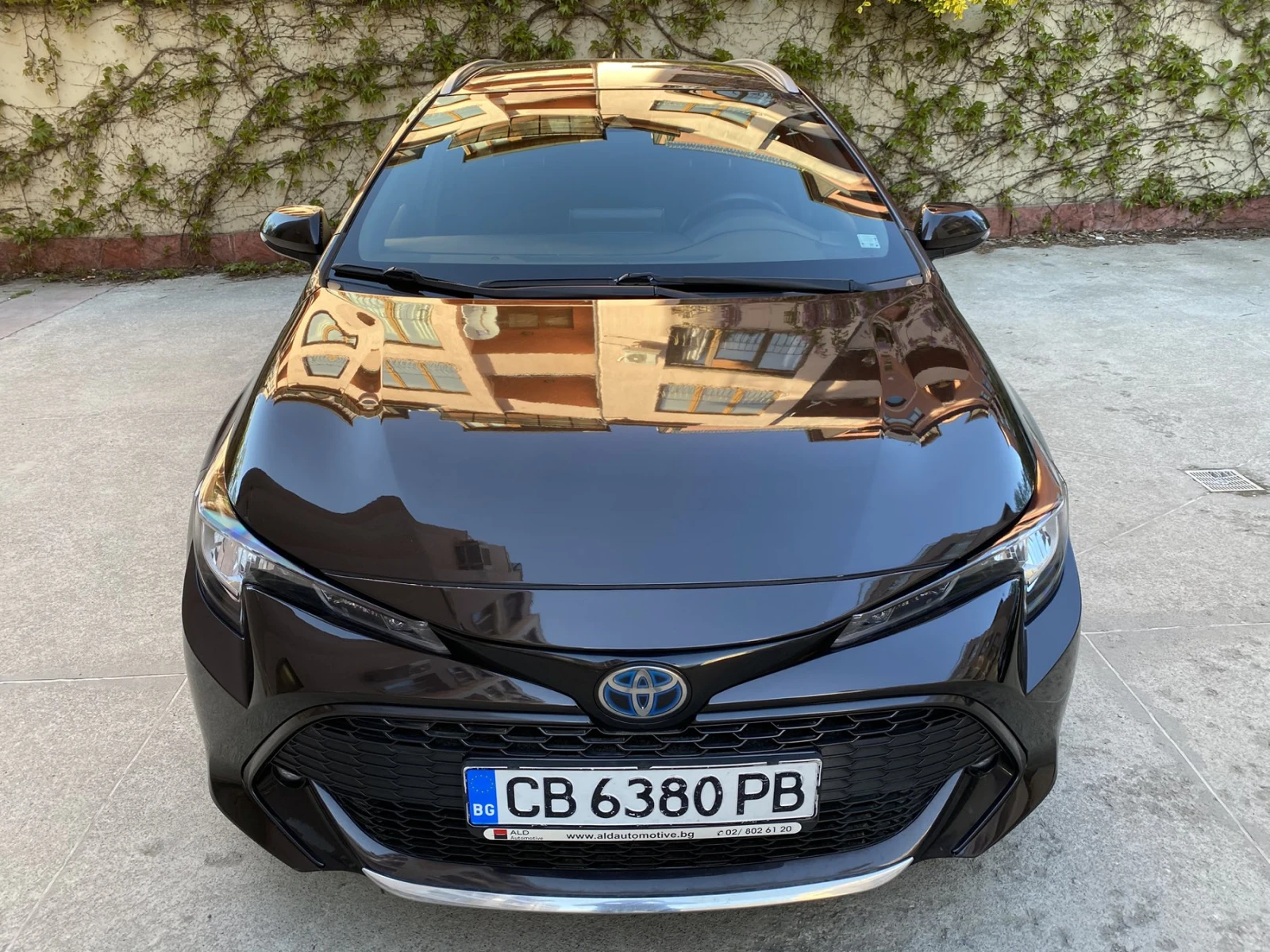 Toyota Corolla 1.8 HYBRID/ Българска в Гранция!, снимка 2 - Автомобили и джипове - 54335738