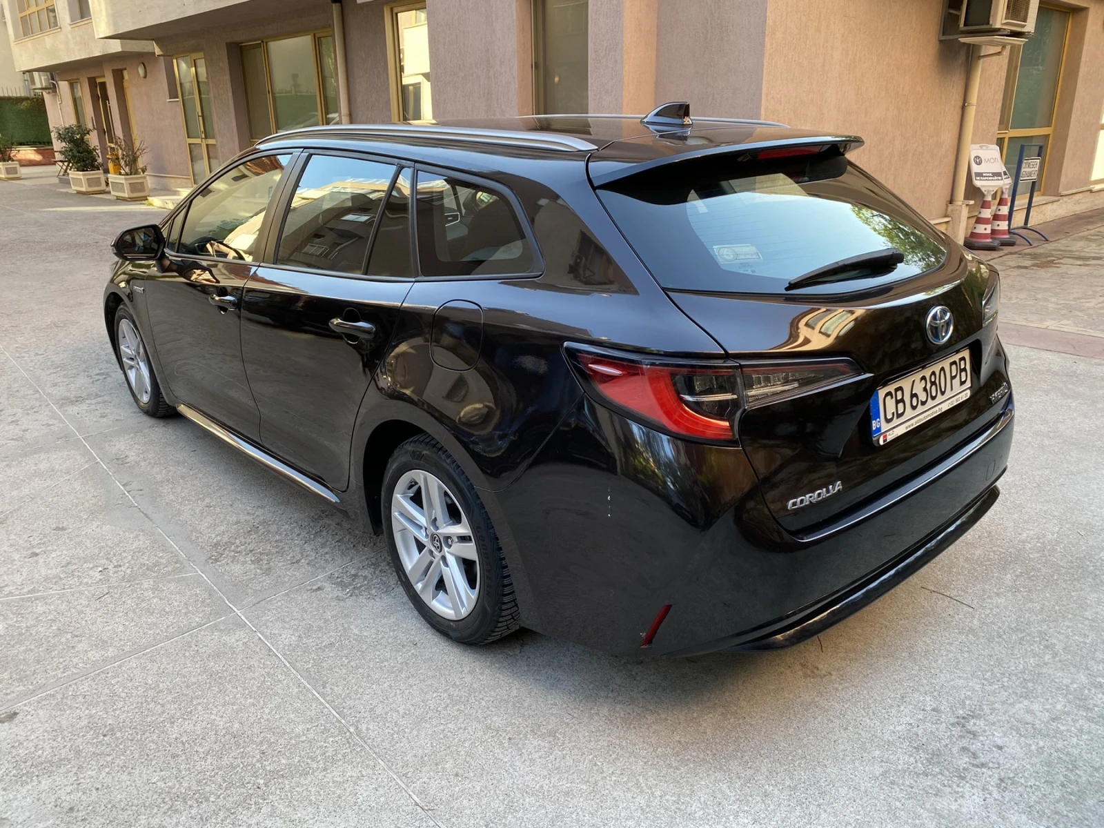 Toyota Corolla 1.8 HYBRID/ Българска в Гранция!, снимка 7 - Автомобили и джипове - 54335738