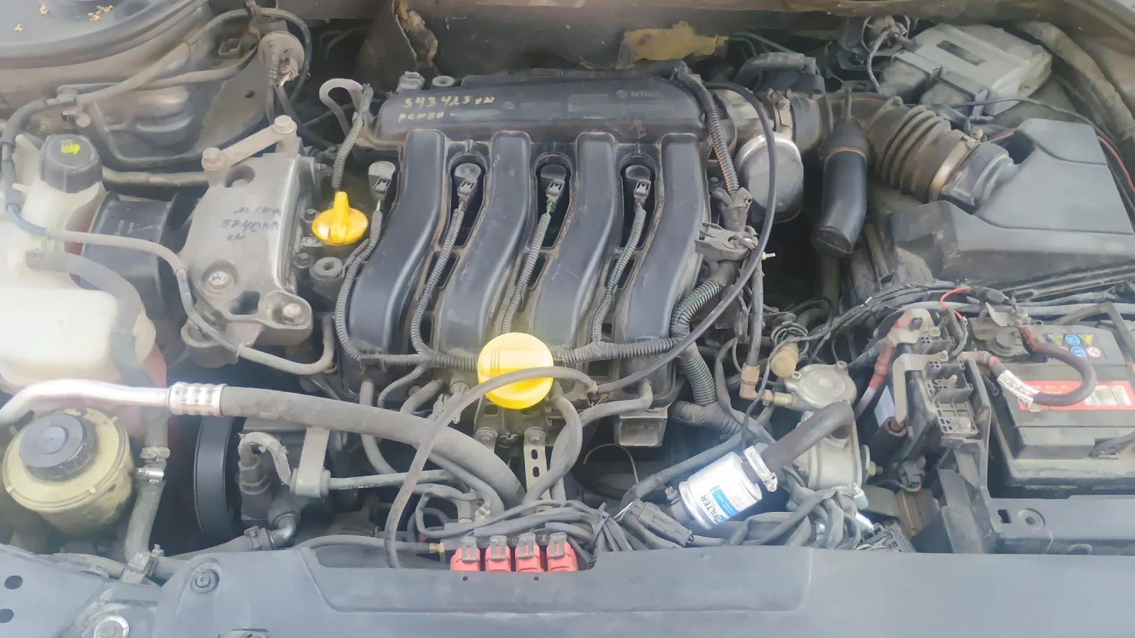 Renault Laguna 1.6 16V, снимка 11 - Автомобили и джипове - 55285827