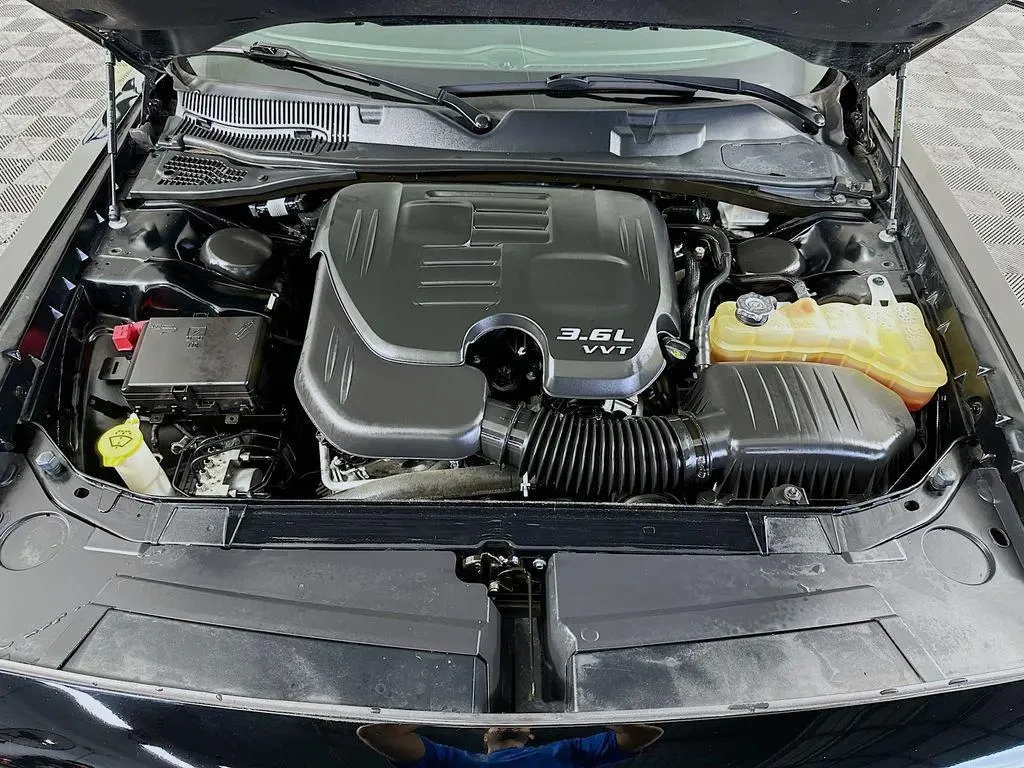 Dodge Challenger SXT, снимка 8 - Автомобили и джипове - 55510323