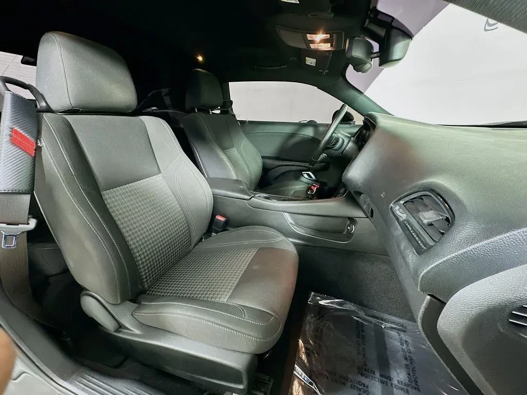 Dodge Challenger SXT, снимка 13 - Автомобили и джипове - 55510323