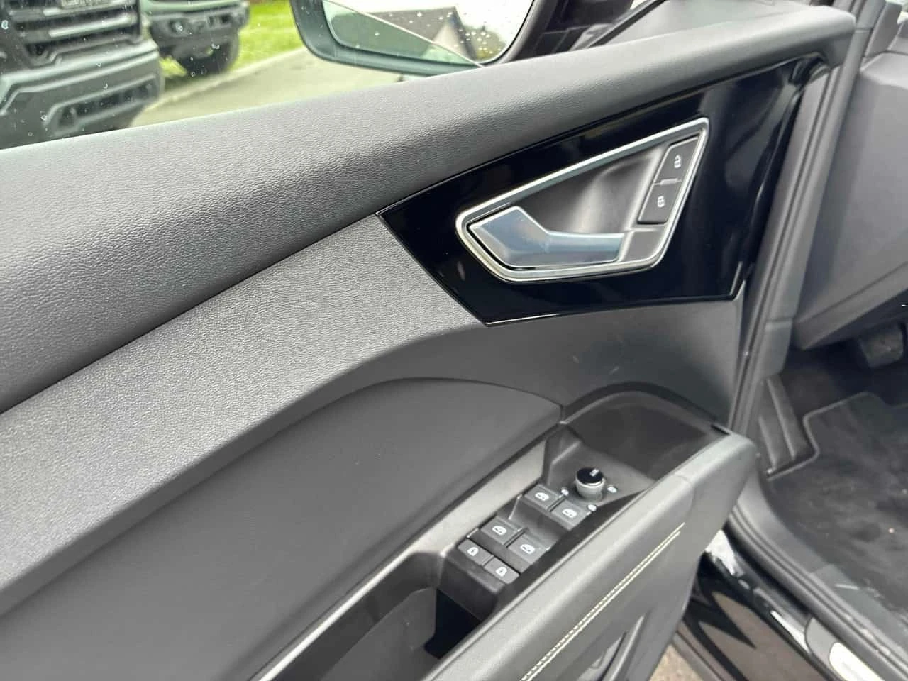 Audi Q4 E - TRON * 55 quattro * АВТОКРЕДИТ* , снимка 12 - Автомобили и джипове - 56650600