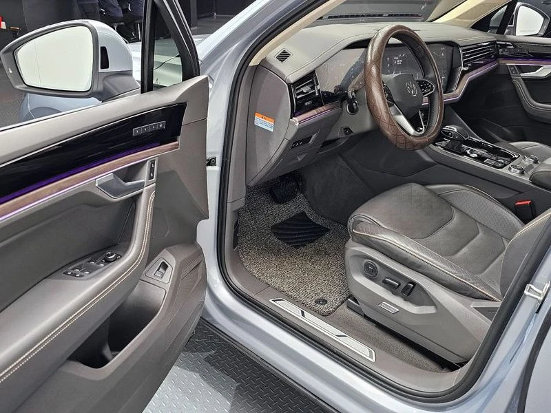 VW Touareg 3.0 TDI Prestige, снимка 11 - Автомобили и джипове - 56087768