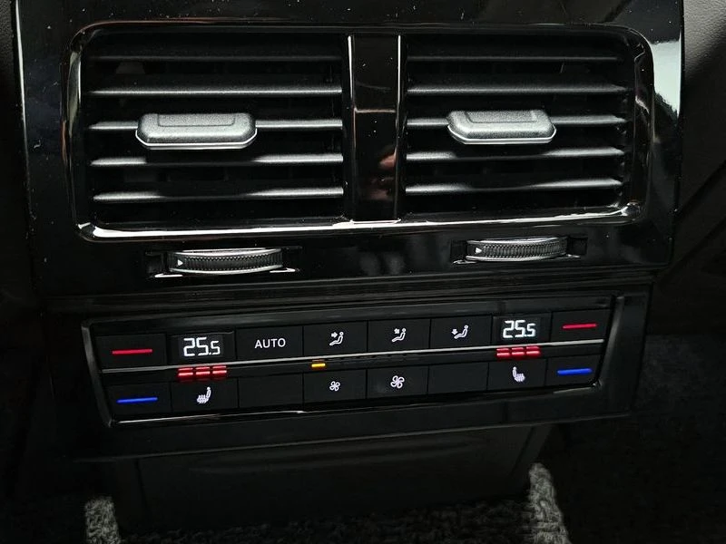 VW Touareg 3.0 TDI Prestige, снимка 16 - Автомобили и джипове - 56087768