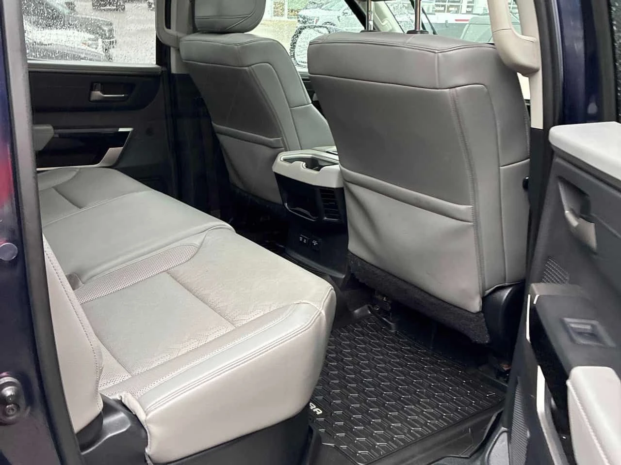 Toyota Tundra  Limited /CARFAX/Панорама/Подгрев/Обдух/Клип, снимка 12 - Автомобили и джипове - 53804627