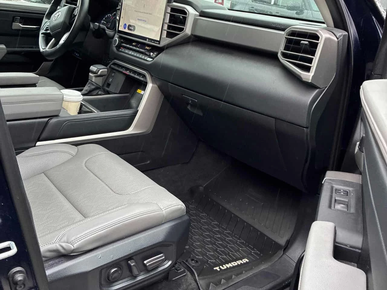 Toyota Tundra  Limited /CARFAX/Панорама/Подгрев/Обдух/Клип, снимка 13 - Автомобили и джипове - 53804627