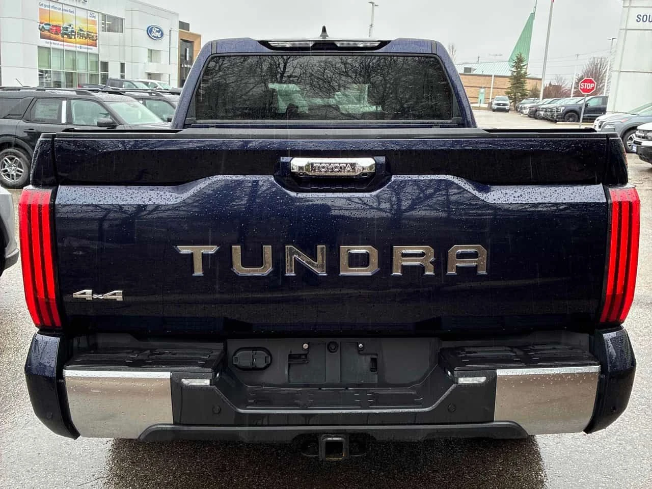 Toyota Tundra  Limited /CARFAX/Панорама/Подгрев/Обдух/Клип, снимка 4 - Автомобили и джипове - 53804627