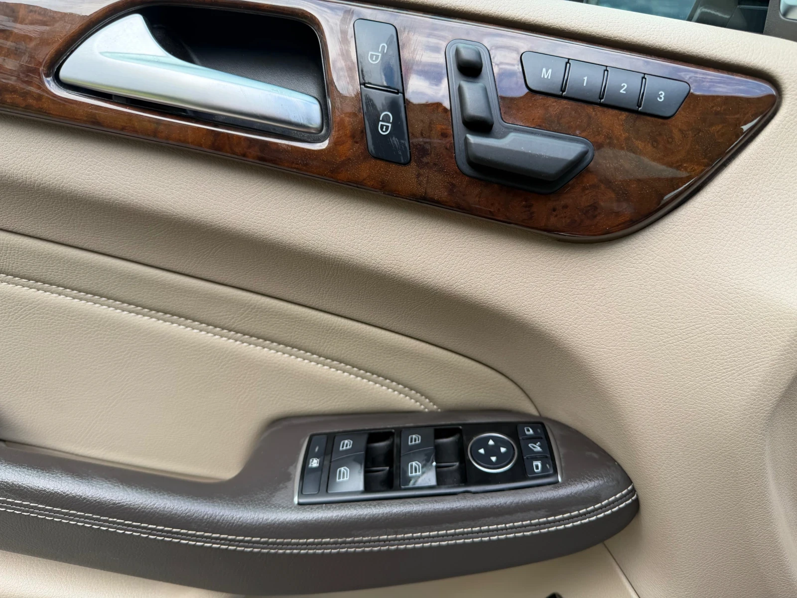 Mercedes-Benz ML 350 Bluetec CDI, снимка 10 - Автомобили и джипове - 54259669