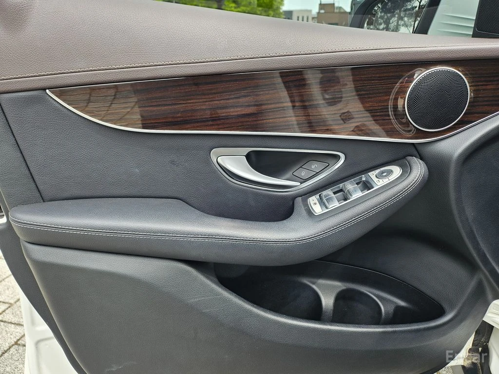 Mercedes-Benz GLC 250 4MATIC* ПОДГРЕВ* КАМЕРА* КЕЙЛЕС* , снимка 7 - Автомобили и джипове - 54702296