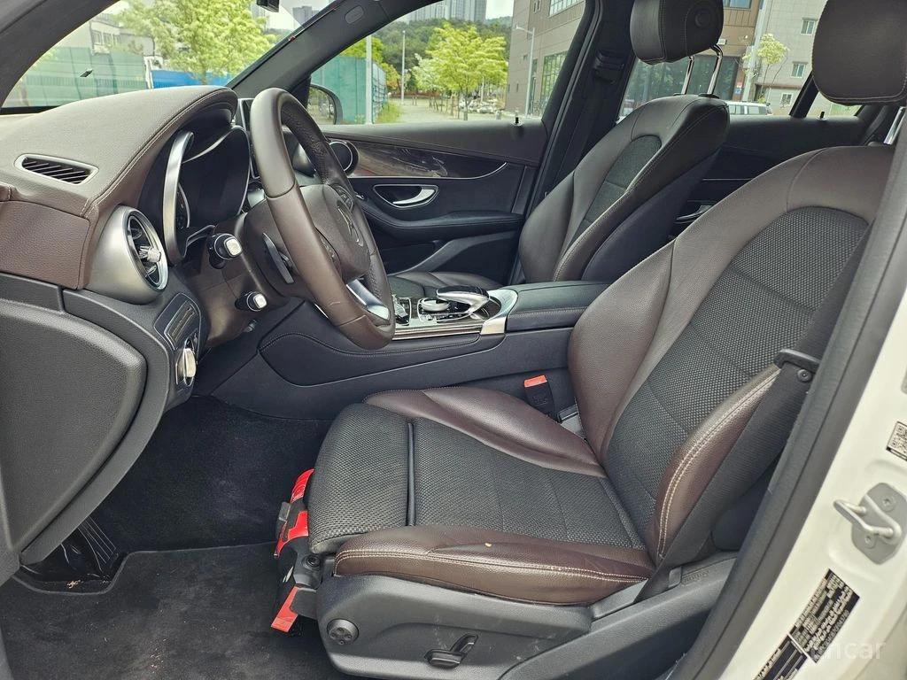 Mercedes-Benz GLC 250 4MATIC* ПОДГРЕВ* КАМЕРА* КЕЙЛЕС* , снимка 16 - Автомобили и джипове - 54702296