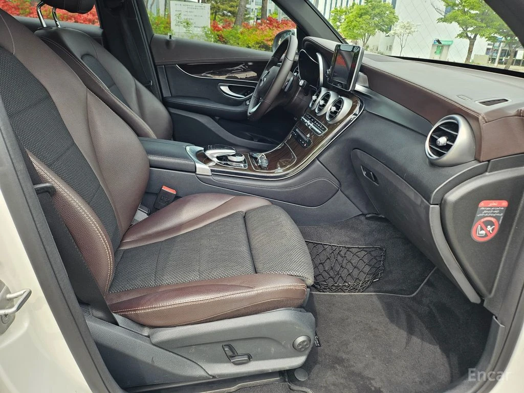Mercedes-Benz GLC 250 4MATIC* ПОДГРЕВ* КАМЕРА* КЕЙЛЕС* , снимка 14 - Автомобили и джипове - 54702296