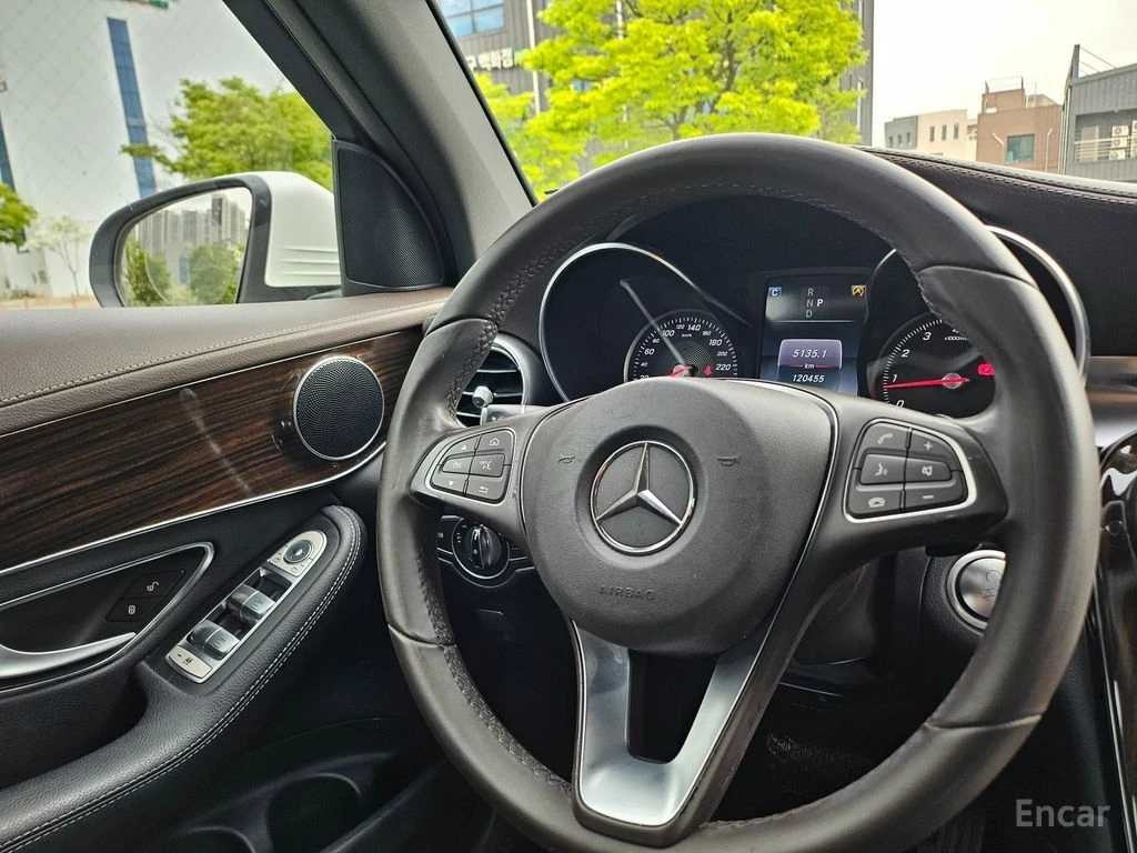 Mercedes-Benz GLC 250 4MATIC* ПОДГРЕВ* КАМЕРА* КЕЙЛЕС* , снимка 10 - Автомобили и джипове - 54702296