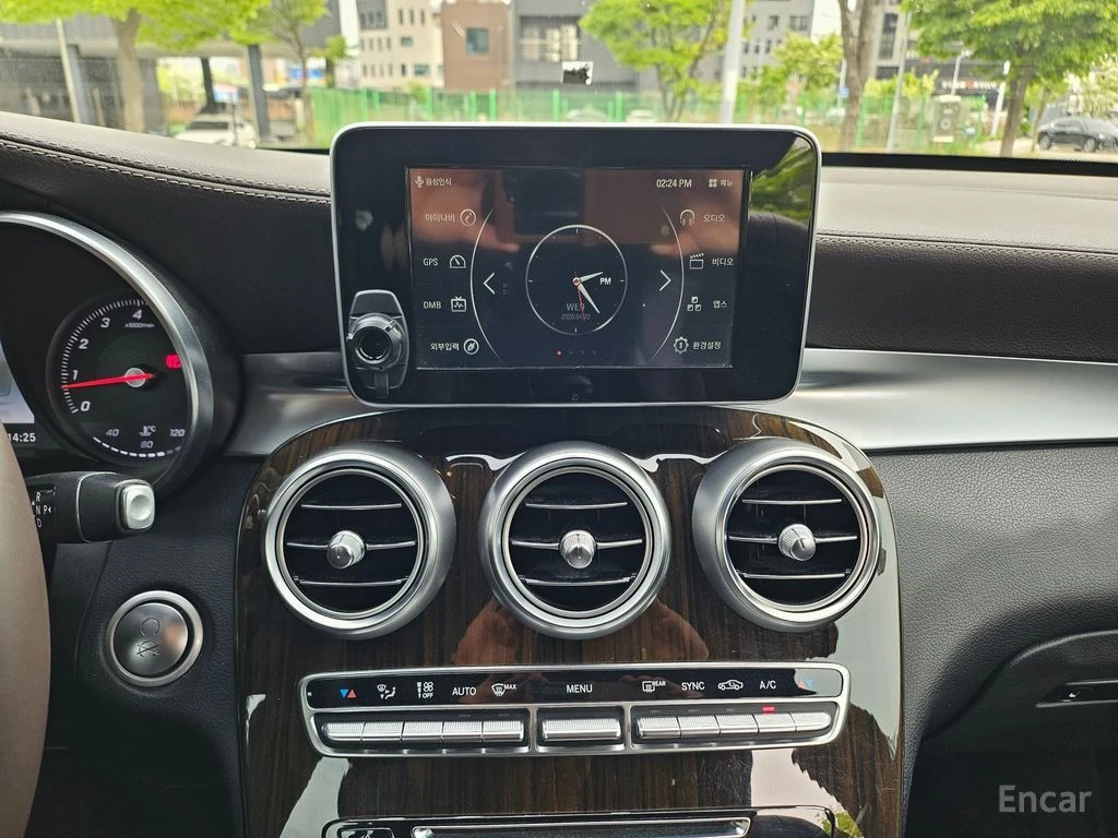 Mercedes-Benz GLC 250 4MATIC* ПОДГРЕВ* КАМЕРА* КЕЙЛЕС* , снимка 9 - Автомобили и джипове - 54702296