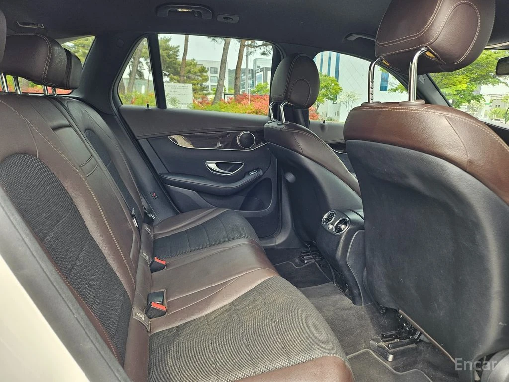 Mercedes-Benz GLC 250 4MATIC* ПОДГРЕВ* КАМЕРА* КЕЙЛЕС* , снимка 15 - Автомобили и джипове - 54702296