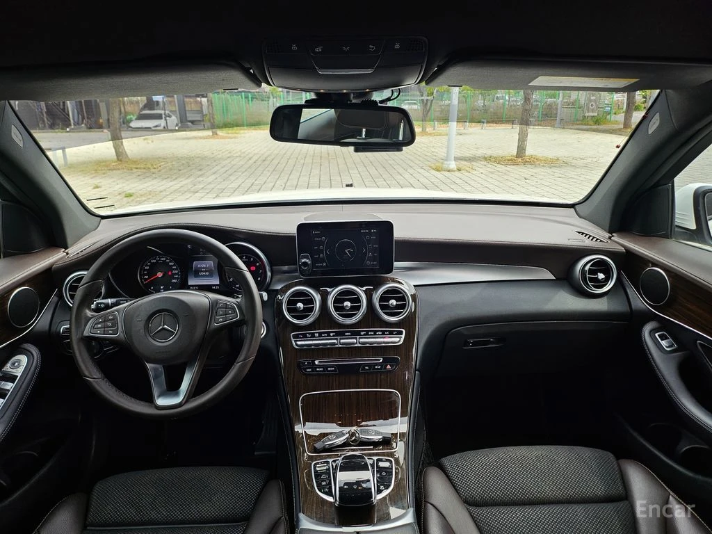 Mercedes-Benz GLC 250 4MATIC* ПОДГРЕВ* КАМЕРА* КЕЙЛЕС* , снимка 8 - Автомобили и джипове - 54702296