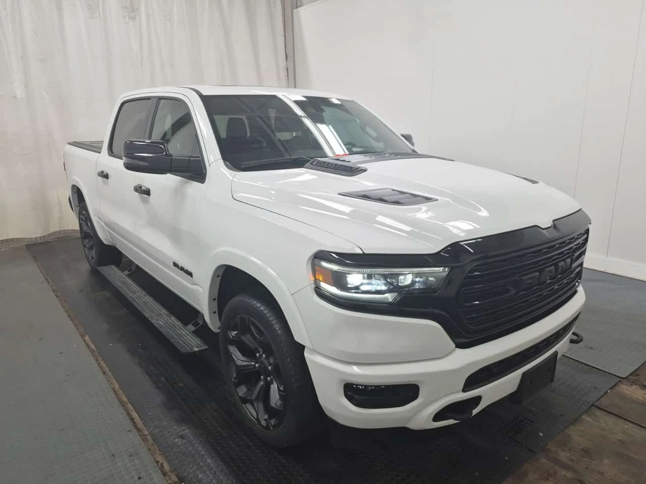 Dodge RAM 1500 LIMITED CREW /360/H&K, снимка 2 - Автомобили и джипове - 55092532