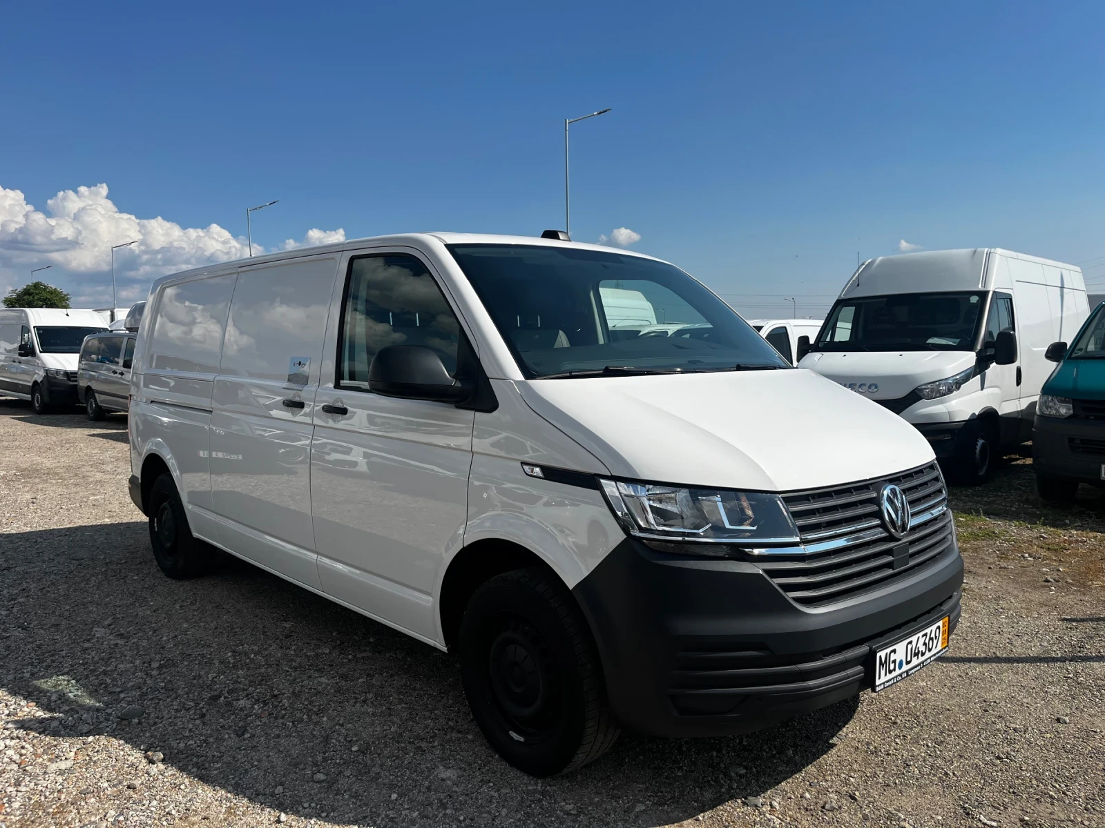 VW Transporter T6.1 facelift/2.0TDI/MAXI/СЕРВИЗНА ИСТОРИЯ/УНИКАТ - изображение 2