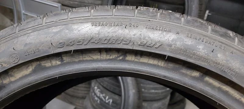 Гуми Летни 245/40R19, снимка 4 - Гуми и джанти - 32557840