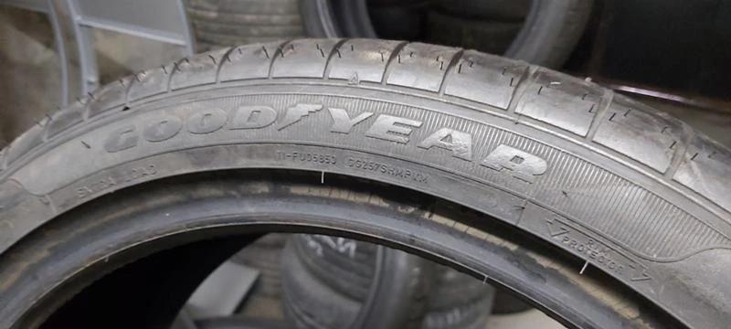 Гуми Летни 245/40R19, снимка 3 - Гуми и джанти - 32557840