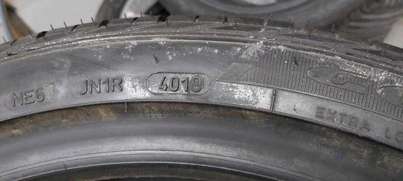 Гуми Летни 245/40R19, снимка 6 - Гуми и джанти - 32557840