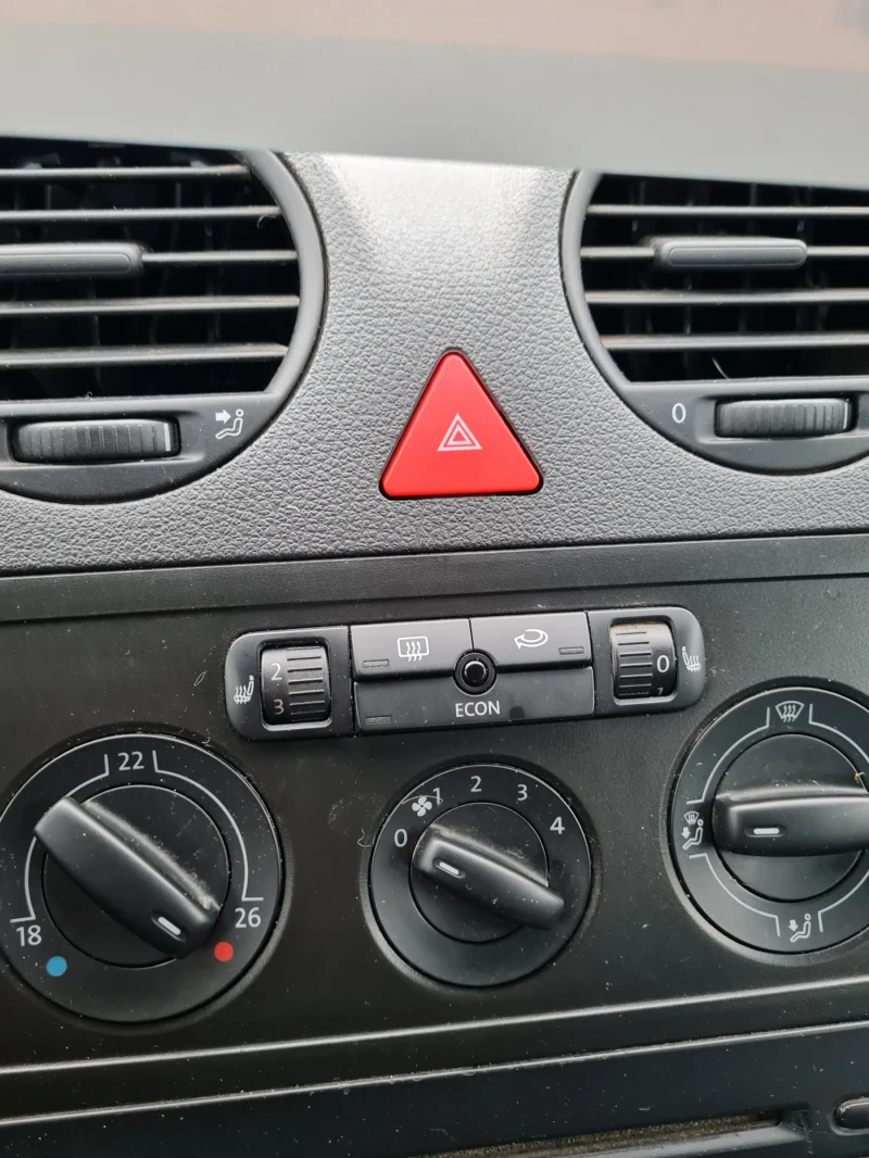 VW Caddy 1.6куб.102к.с. 7местен , снимка 13 - Автомобили и джипове - 53408903