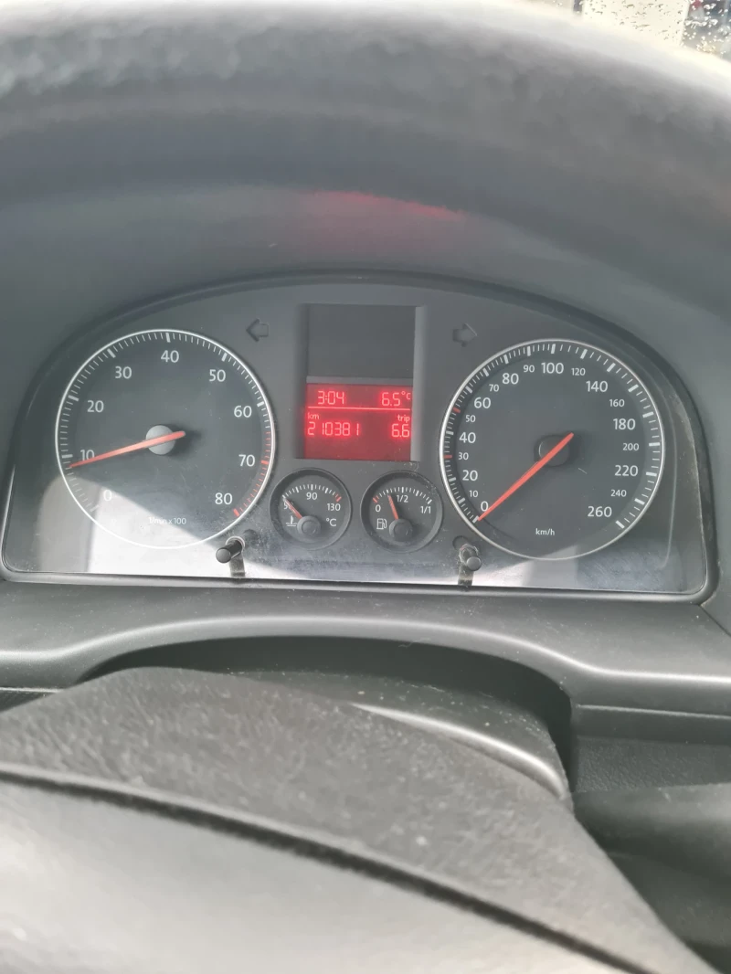 VW Caddy 1.6куб.102к.с. 7местен , снимка 11 - Автомобили и джипове - 53408903