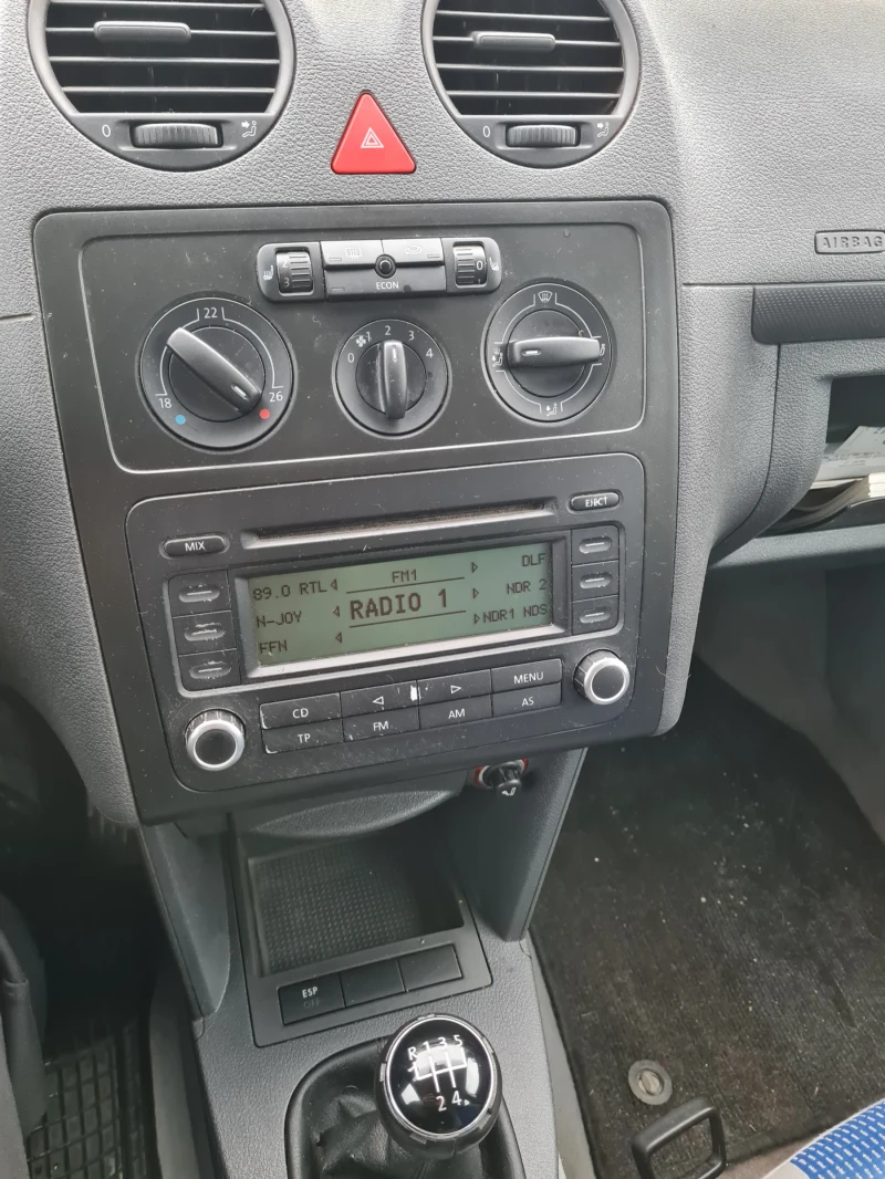 VW Caddy 1.6куб.102к.с. 7местен , снимка 10 - Автомобили и джипове - 53408903
