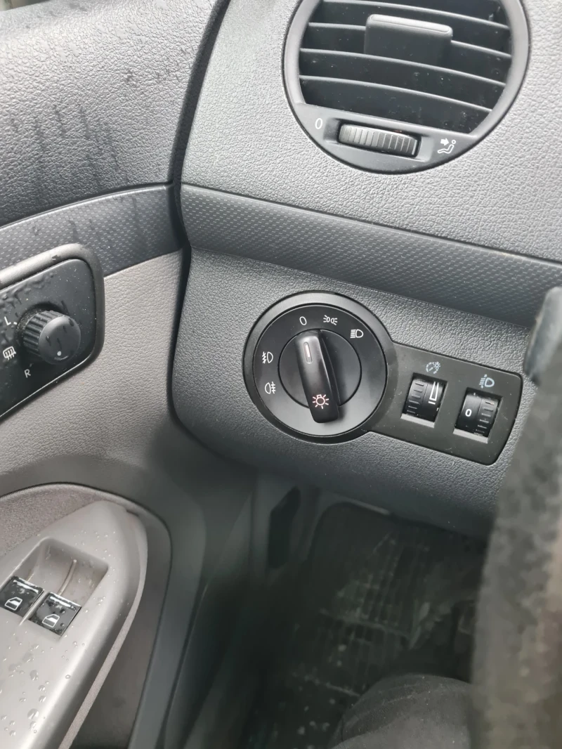 VW Caddy 1.6куб.102к.с. 7местен , снимка 12 - Автомобили и джипове - 53408903