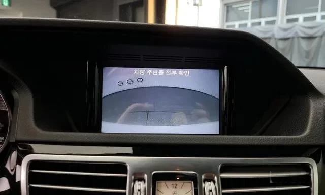 Mercedes-Benz E 220 ОЧАКВАН ВНОС 100 000КМ РЕАЛНИ ВИДЕО , снимка 15 - Автомобили и джипове - 53486962