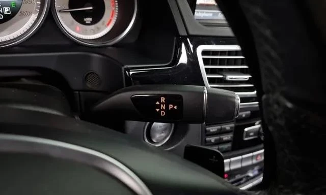 Mercedes-Benz E 220 ОЧАКВАН ВНОС 100 000КМ РЕАЛНИ ВИДЕО  - изображение 10