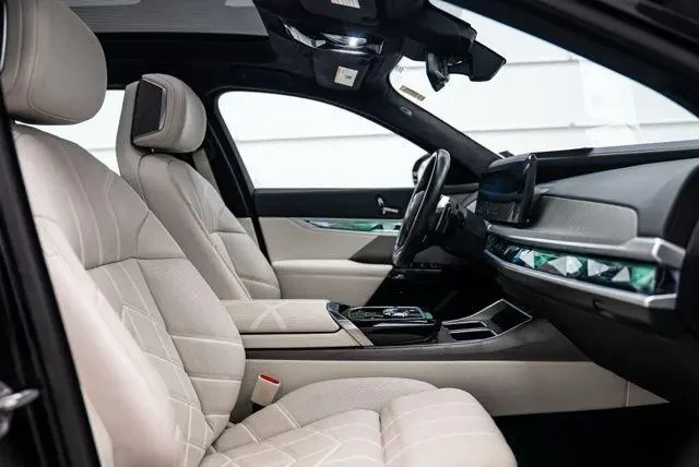 BMW 760 i Xdrive, снимка 12 - Автомобили и джипове - 54434012