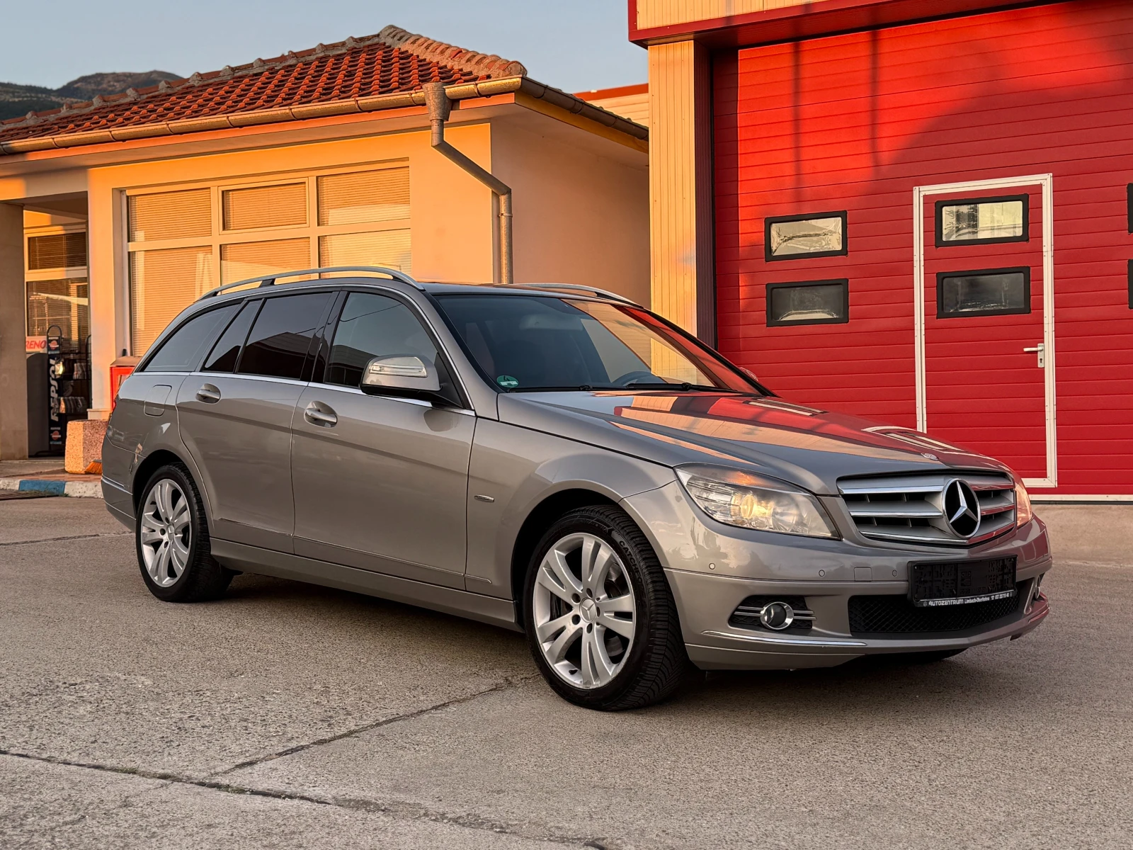 Mercedes-Benz C 220 Avantgarde/Navi/Auto/646 - изображение 2