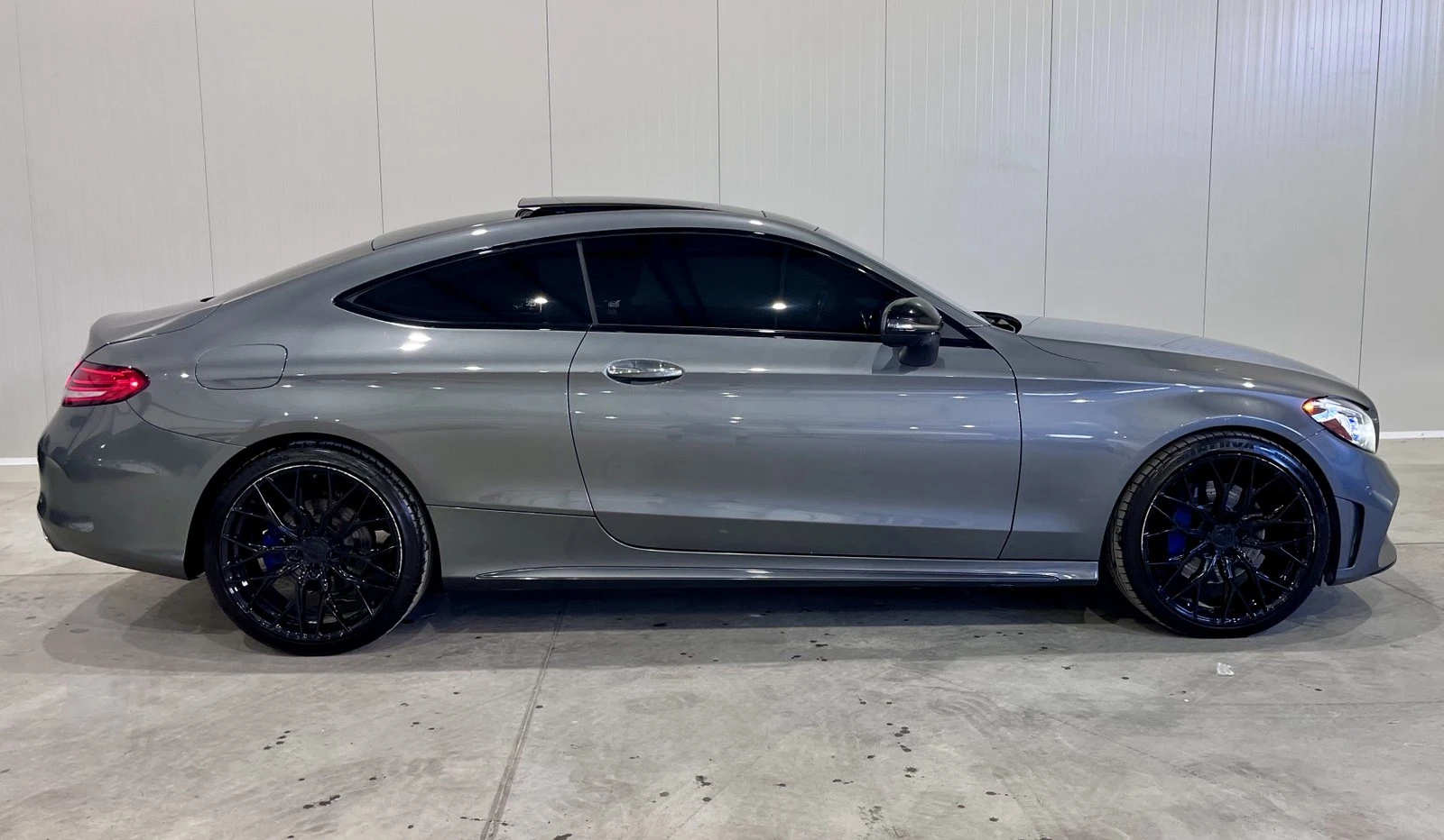 Mercedes-Benz C 300 Coupe 4M AMG Night Package - изображение 6