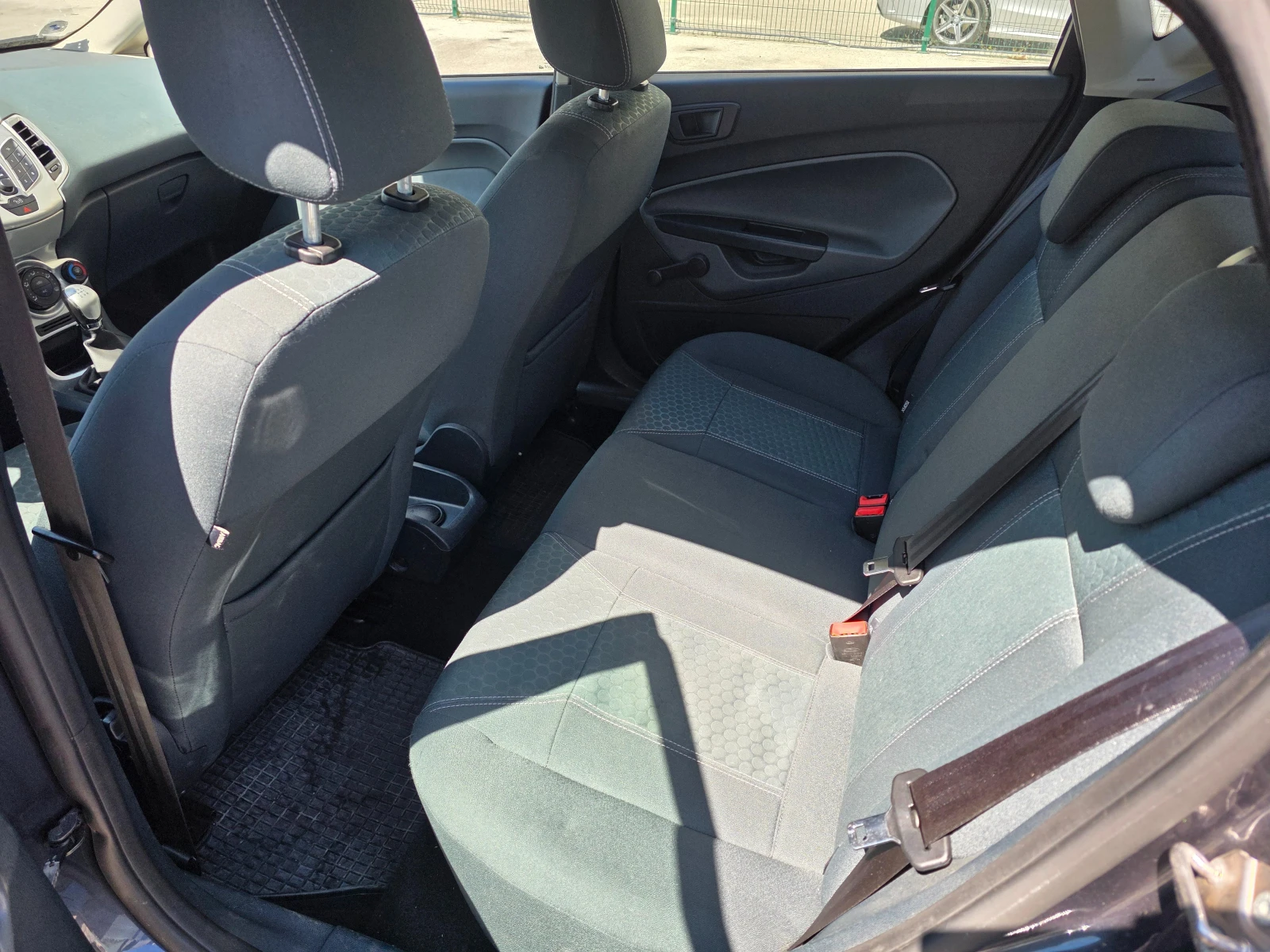 Ford Fiesta 1.25 60кс, снимка 15 - Автомобили и джипове - 54172085